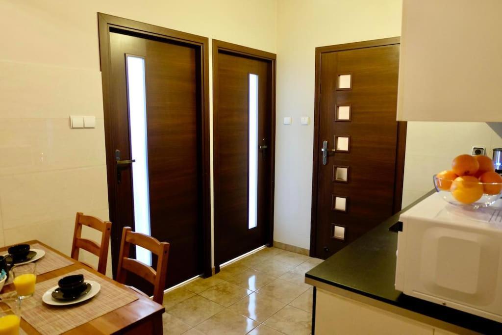 Dominican Square By Hashtag Apartments Краков Экстерьер фото